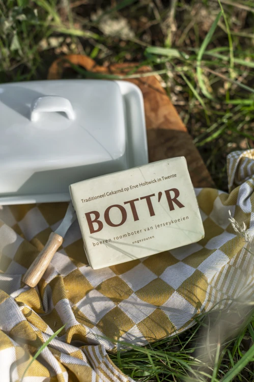 Daar is 'ie: BOTT'R
